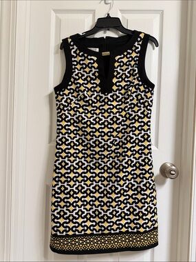 London Times Black, White & Yellow Sleeveless Geometric Shift Dress